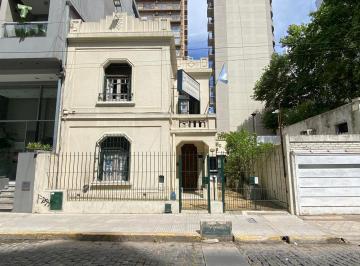 Casa · 176m² · 5 Ambientes · 1 Cochera · Casa en Lomas de Zamora