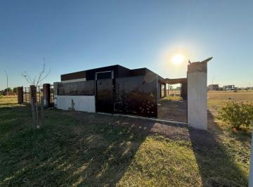 Casa · 93m² · 5 Ambientes · 1 Cochera · Casa a La Venta a Estrenar Dos Dorm. y Comodin en Ecotierra Pueblo Esther