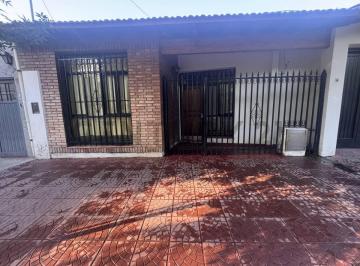 Casa · 180m² · 5 Ambientes · 2 Cocheras · Venta de Casa - Villa Nueva - Guaymallen