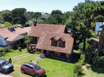 Casa · 198m² · 5 Ambientes · 1 Cochera · Casa en Pinamar
