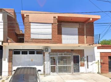Casa · 200m² · 1 Cochera · Casa en Venta con Local, Depto y Garage en Escobar