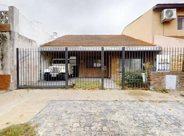 Casa · 105m² · 3 Ambientes · 1 Cochera · Casa en Venta de 3 Ambientes en Martinez con Jardín, Pileta y Cochera