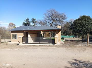 Casa · 231m² · 4 Ambientes · 3 Cocheras · Venta de Casa a Estrenar de 4 Ambientes Barrio Los Molles