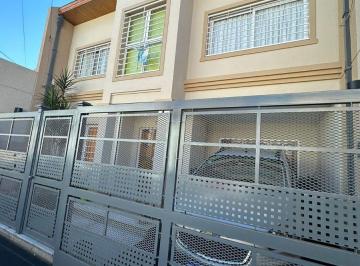Casa de 5 ambientes, Liniers · Excelente Casa de 5 Ambientes con Patio con Parrilla y Pileta; Acepta Permuta