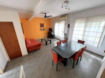 PH · 80m² · 3 Ambientes · 1 Cochera · Muy Buen PH de 3 Ambientes Amplios C/ Escritorio - Patio - Cochera - Sin Expensas
