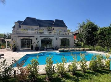 Casa · 430m² · 6 Ambientes · 4 Cocheras · Ayres de Pilar Impecable! 4 Suites Salida Al Parque Central