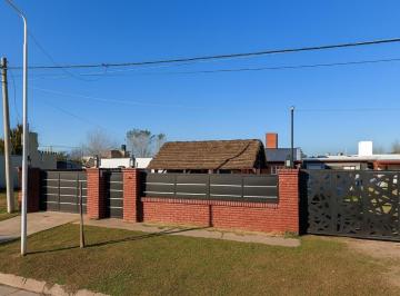 Casa · 140m² · 4 Ambientes · 3 Cocheras · Bv. de La Esperanza 1163 - Venta Casa 2 Dorm. con Pileta y Cocheras