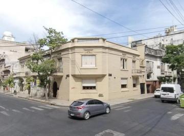 Casa · 350m² · 12 Ambientes · 1 Cochera · Laprida 1306
