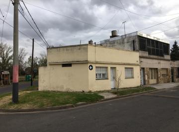 Casa · 58m² · 4 Ambientes · 1 Cochera · Pasaje Ramirez 5807 - Venta Casa 2 Dorm.