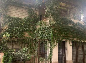 Casa · 220m² · 6 Ambientes · 1 Cochera · Entre Rios 3244 - Venta 2 Casas Independientes 2 Dorm.