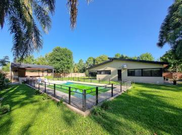 Casa · 253m² · 5 Ambientes · 1 Cochera · Casa 3 Dorm. con Pileta y Amplio Terreno - Ibarlucea