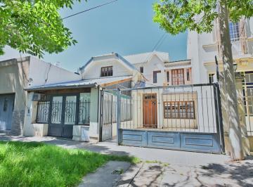 Casa · 207m² · 5 Ambientes · 2 Cocheras · Rioja 5377 - Venta Casa 3 Dorm.