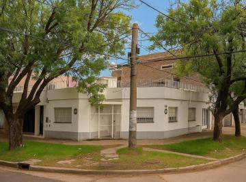 Casa · 185m² · 5 Ambientes · 1 Cochera · Ituzaingo 3702 - Venta Casa 2 Dorm. con Cochera y Local Comercial