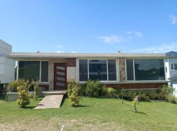 Casa · 168m² · 5 Ambientes · Casa en Venta en Costa Esmeralda, Barrio Deportivo 16