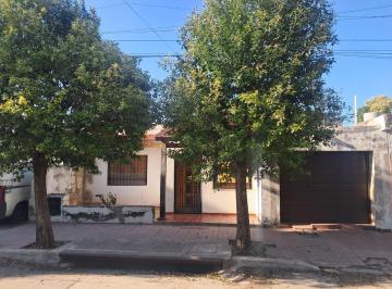 Casa · 133m² · 5 Ambientes · 1 Cochera · Casa 2 Dorm Ameghino Sur, Córdoba.