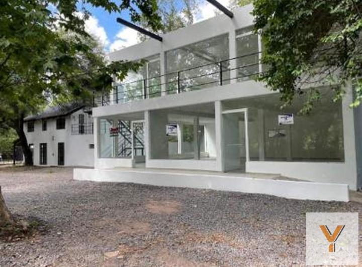Local comercial · 240m² · 5 Ambientes