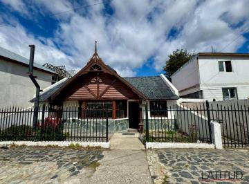 Casa de 4 ambientes, Ushuaia · Casa en Venta con Quincho y Departamento Independiente con Renta Activa