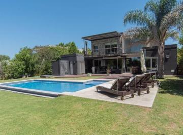 Oficina comercial · 235m² · 5 Ambientes · Venta - Casa - 5 Ambien - Barrio Santa Ana - Apto Crédito