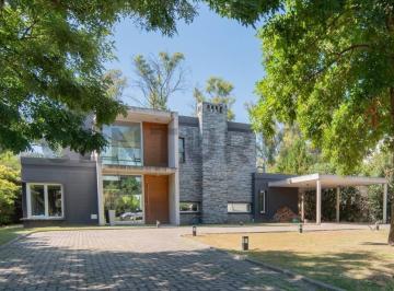 Oficina comercial · 235m² · 5 Ambientes · Venta - Casa - 5 Ambien - Barrio Santa Ana - Apto Crédito