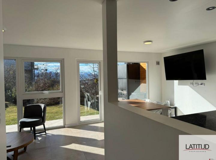 Casa · 93m² · 3 Ambientes · 1 Cochera