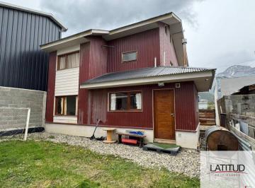 Casa de 5 ambientes, Ushuaia · Casa de 3 Dorm. y Hermoso Patio - Apta Credito