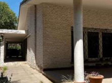 Casa · 230m² · 5 Ambientes · Casa en Venta - 4 Dorm. 2 Baños - Mendiolaza