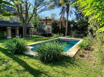 Casa · 250m² · 6 Ambientes · 3 Cocheras · Casa de 4 Dorm. en Excelente Estado de Muy Buena Calidad