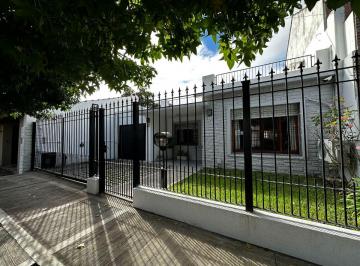 Casa de 4 ambientes, Morón · Casa 4 Ambientes con Jardin en Castelar