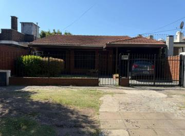 Casa de 4 ambientes, Ituzaingó · Casa 4 Ambientes con Jardin y Pileta en Ituzaingó