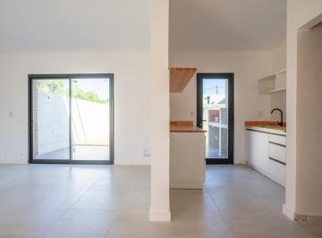 Casa · 96m² · 4 Ambientes · 1 Cochera · Casa de 3 Dorm. con Galeria, Parrillero y Cochera en Fisherton
