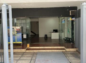 Local comercial · 152m² · 1 Cochera · Local en Venta y Ofina en 1° Piso C/ Cochera Centro/ Microcemtro
