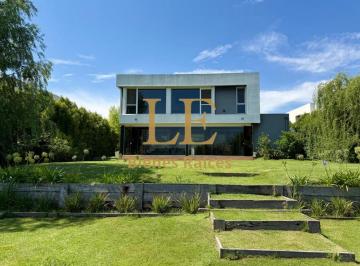 Casa · 290m² · 3 Ambientes · 6 Cocheras · Venta Casa Marinas Puertos del Lago a La Laguna