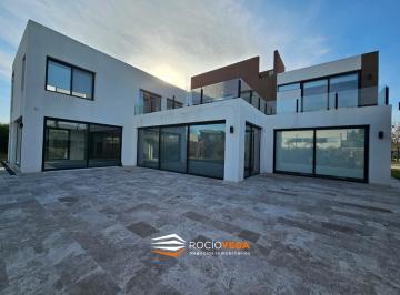 Casa · 1100m² · 7 Ambientes · 6 Cocheras · Casa en Terravista Terravista, General Rodriguez