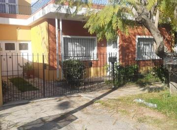 Casa · 175m² · 4 Ambientes · 1 Cochera · Casa en Moron