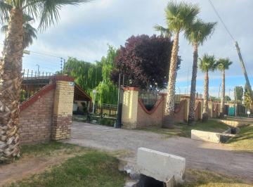 Casa de 4 ambientes, Kilómetro 8 · Casa en Venta en Kilómetro 8, con Quincho y Pileta