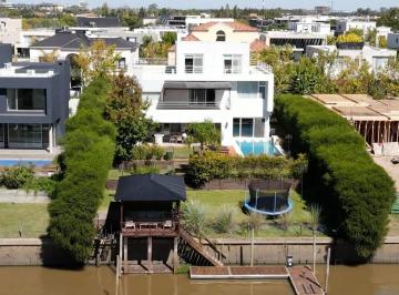 Casa · 370m² · 7 Ambientes · 2 Cocheras · Casa en Venta en El Yacht, Nordelta