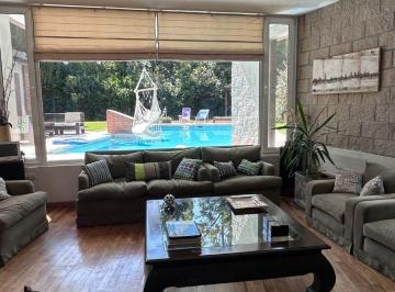 Casa de 9 ambientes, Pilar · Casa Alquiler Anual Amoblada Saint Matthews Village Pilar, 5 Dorm., Uno en Pb, dependencia.