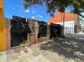 Oficina comercial · 150m² · 4 Ambientes · Casa en Venta a Remodelar en La Loma 2 Dorm.
