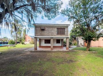 Casa · 235m² · 5 Ambientes · 2 Cocheras · Venta - Casa 3 Dorm., Jardín y Piscina - Garita 15, Funes.