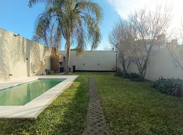 Casa · 155m² · 5 Ambientes · 1 Cochera · Venta/permuta - Casa - 3 Dorm. - Patio y Piscina - Alberdi, Rosario