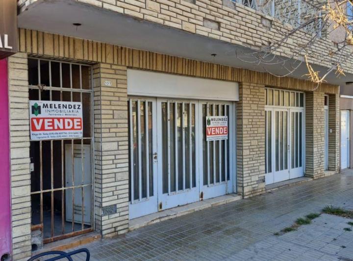 Casa · 600m² · 30 Ambientes · 2 Cocheras