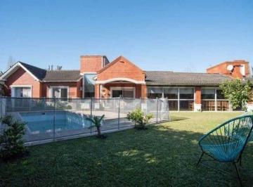 Casa · 250m² · 4 Ambientes · Venta Casa 4 Ambientes con Pileta y Galeria San Patricio