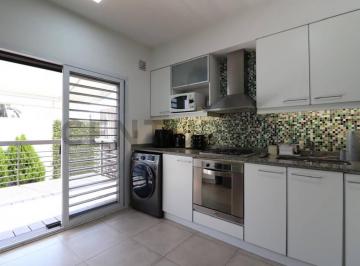 Casa · 150m² · 4 Ambientes · 1 Cochera · Casa - Triplex Florida Apto Credito