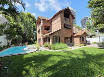 Casa · 446m² · 6 Ambientes · 1 Cochera · Importante Chalet en Venta en La Lucila