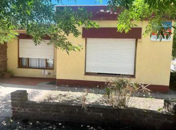 Casa · 250m² · 2 Dormitorios · 1 Cochera · Casa en Venta en Los Toldos