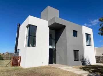 Casa · 188m² · 5 Ambientes · 1 Cochera · Casa en Venta - 3 Dorm. 4 Baños - Cochera - 836 m² - Escobar