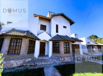 Casa · 204m² · 5 Ambientes · 1 Cochera · Casa en Villa Giardino - Oportunidad