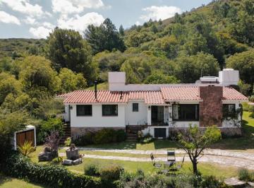 Casa · 1739m² · 4 Ambientes · 1 Cochera · Casa en La Cumbre