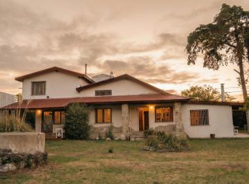 Casa · 230m² · 7 Ambientes · 3 Cocheras · Casa en La Cumbre
