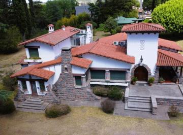 Casa · 930m² · 14 Ambientes · 8 Cocheras · Casa en La Falda